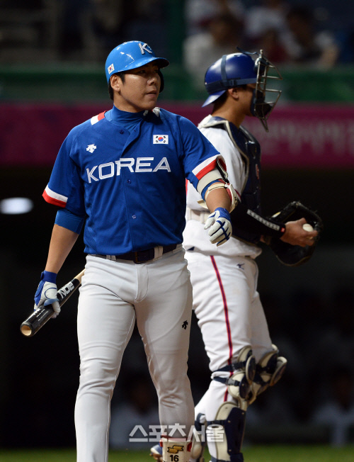 [SS포토]1회초 만루 기회 강정호, '쳤어야 하는데..'