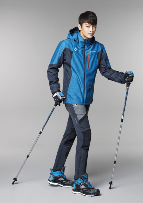 이젠벅_‘주노 지벤트 방수재킷’_화보컷