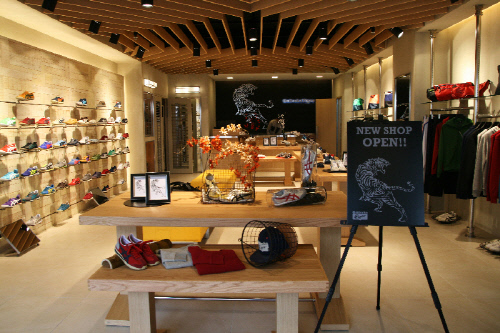 [이미지] 오니츠카타이거 홍대점