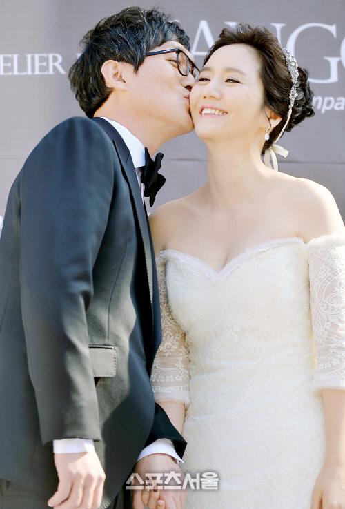 [SS포토] 고명환♥임지은 결혼, '꼭 잡은 두 손'