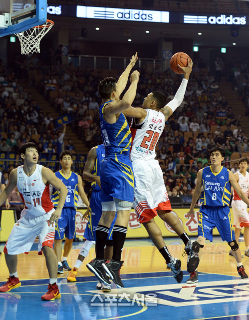 [SS포토]SK 박승리, '덩크하러 올라가요!'