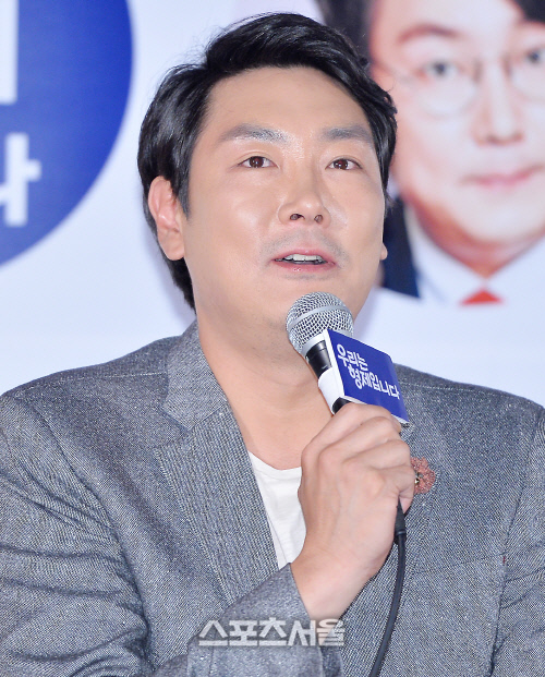 [SS포토] '우리는 형제입니다' 조진웅, '능숙한 영어연기 기대하세요!'