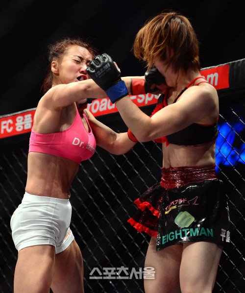 [SS포토]로드FC 019 송효경, '에미, 큰거 하나 들어간다'