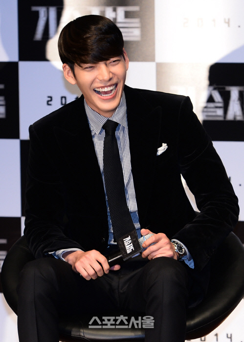 [SS포토]영화 '기술자들' 제작보고회, 크게 웃음 터진 김우빈