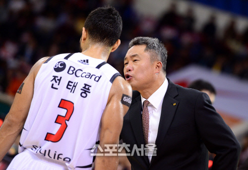 [SS포토]프로농구 KT 소닉붐 전창진감독, '태풍아 이렇게 하란 말야~'