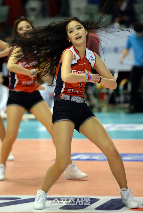 [SS포토] 치어리더 김한슬, 유연한 허리 움직임