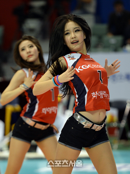 [SS포토] 치어리더 김한슬, 유혹의 손길