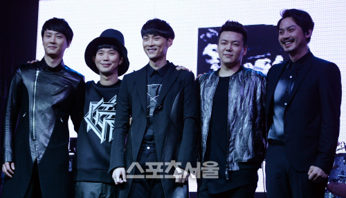 [SS포토] 버즈 쇼케이스, 8년만에 그들이 다시 뭉쳤다