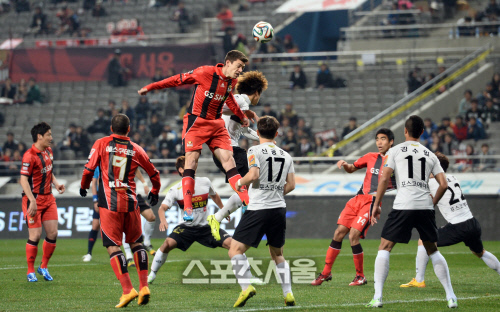 [SS포토]K리그 클래식 FC서울-포항, 오스마르 '3위를 향해!'