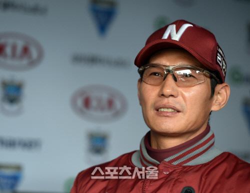 [SS포토] 넥센 염경엽 감독 '마지막 경기가 아니길...' (한국시리즈 6차전)