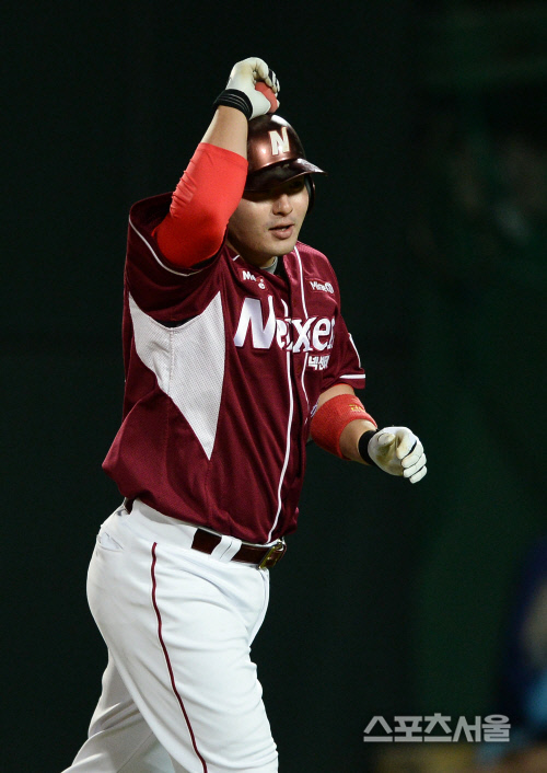 [SS포토]넥센 박병호, 50호 홈런 세리머니는 간단하게