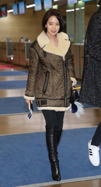 송지효, 자연스럽고 청순한 공항패션 선보여! (1)