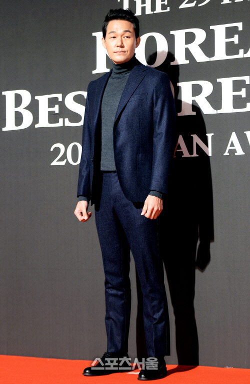 [SS포토] 박성웅 '그에게 딱 어울리는 시크 정장 코디' (코리아베스트드레서 시상식)