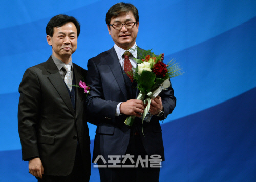 [SS포토] 삼성 류중일 감독, 올해의 감독상 수상!
