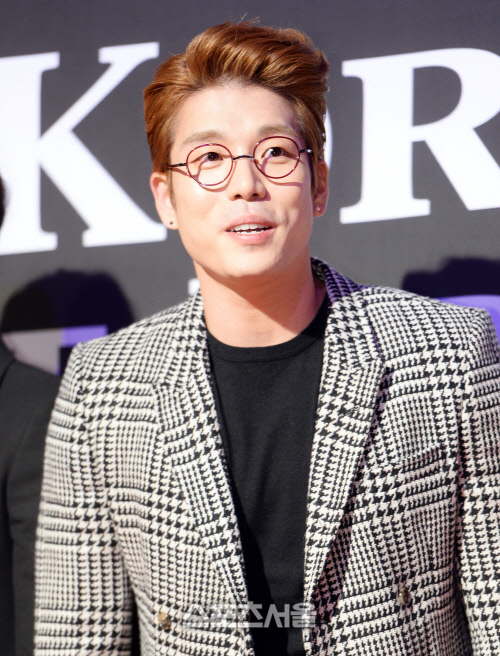 [SS포토] 2AM 창민 '동그란 안경으로 지적인 모습'