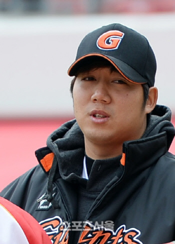 [SS포토] 장원준 '지완아, 나 제대했어'