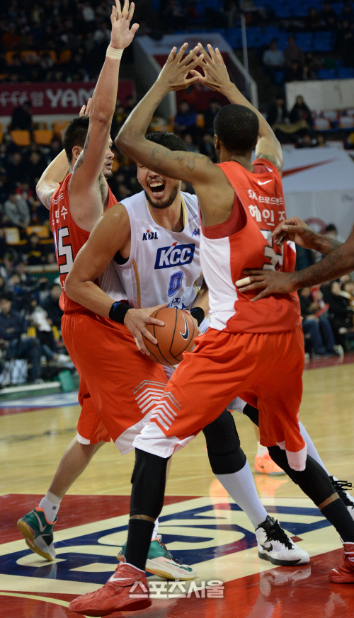 [SS포토] KCC 하승진, 괴물의 포효!