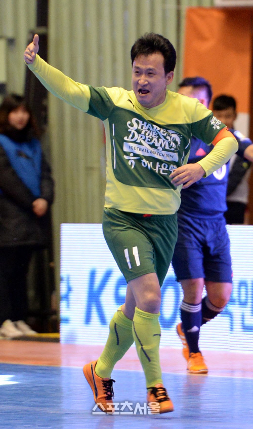 [SS포토]홍명보 자선축구 이경석, 다들 도열해봐