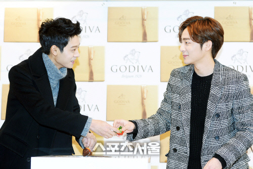 [SS포토] 정준영-로이킴 '딸기로 대동단결'