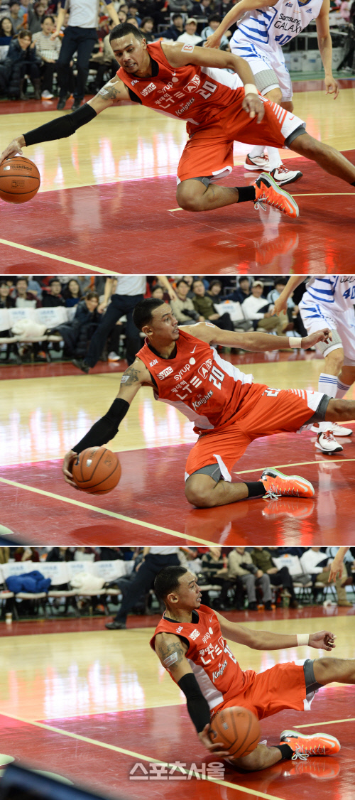 [SS포토]프로농구 SK-삼성, 볼 살려내는 박승리의 묘기