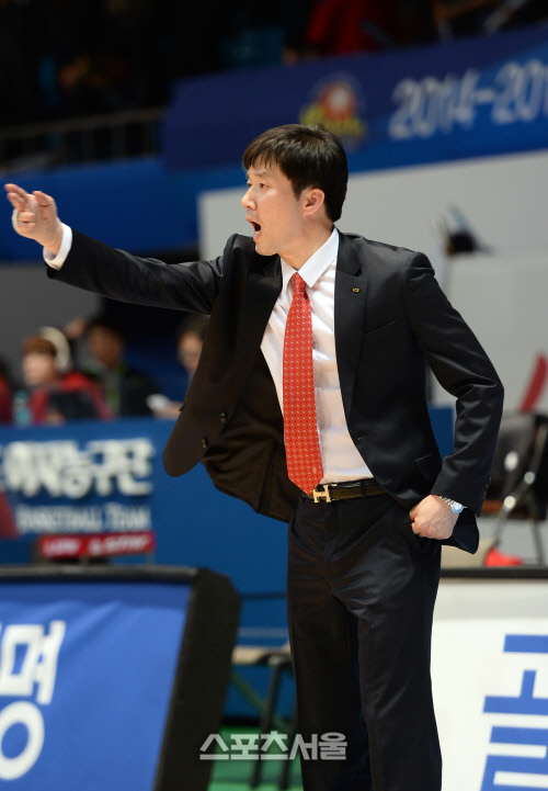 [SS포토]신한은행에 패한 KDB생명 박수호 감독, '연승이 쉽지 않네'