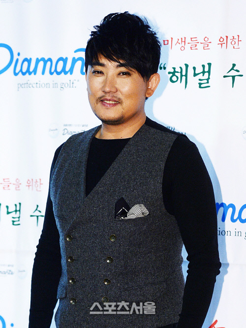 [SS포토]이승철 '관객 사로잡는 그윽한 눈빛'