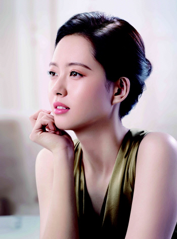 리리코스] 모델 고아라