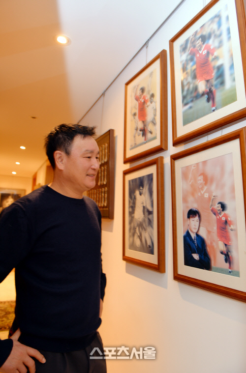 [SS포토]데스크가 만난 사람 허정무 감독