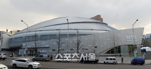 [SS포토]장충체육관 재개관, 은빛 날개로 비상 하듯