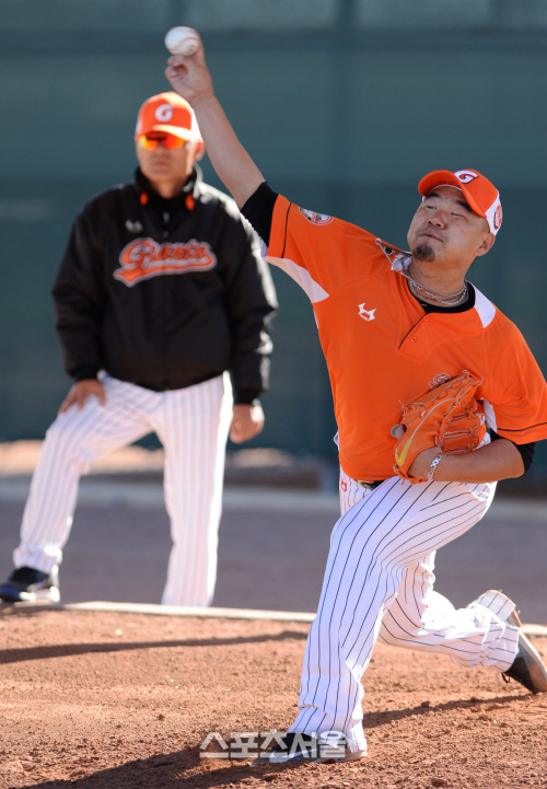 [SS포토] 롯데 송승준, 감독님의 신뢰를 위해!