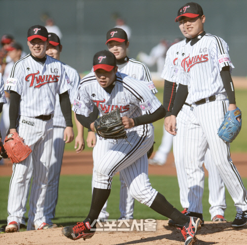 [SS포토] LG 전훈 임지섭, 새 시즌의 기대주!