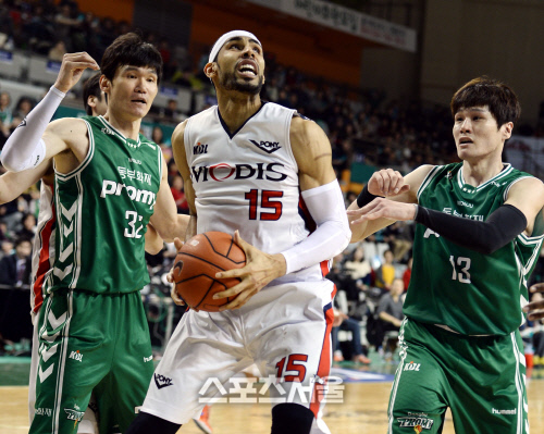 [SS포토]모비스 문태영, 김주성도 윤호영도 내겐 안돼