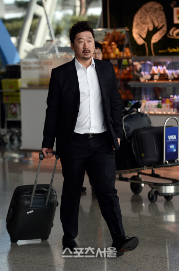 [SS포토]포스 넘치는 LG '작뱅' 이병규의 워킹!