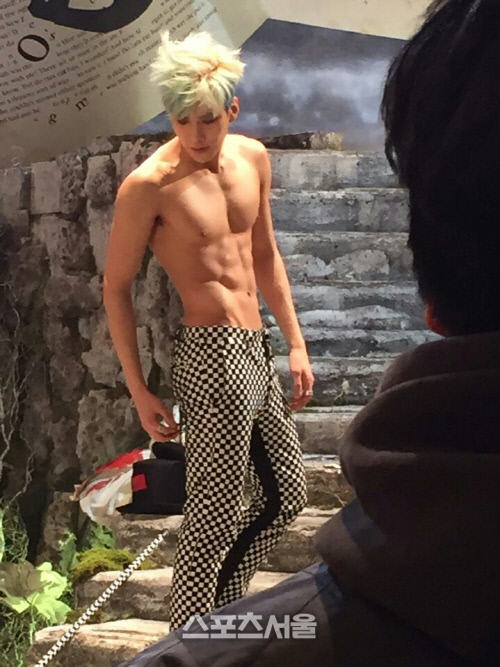 보이프렌드 현성 복근2