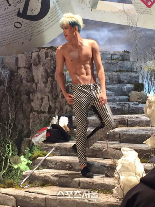 보이프렌드 현성 복근1