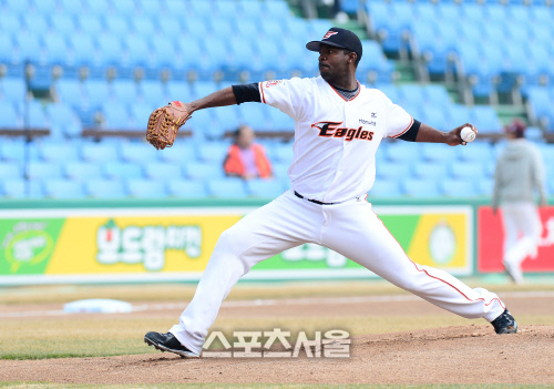 [SS포토] 한화 유먼, 시범경기는 시범일 뿐?