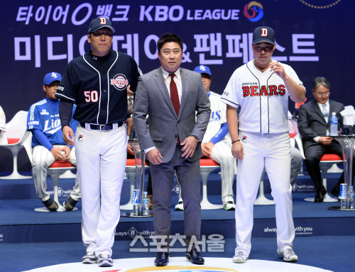 [SS포토]두산의 김태형 감독과 김현수, 유희관(KBO리그 미디어데이)
