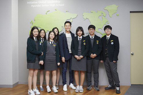 이정재_현대고등학교_방문01[출처=씨제스엔터테인먼트]