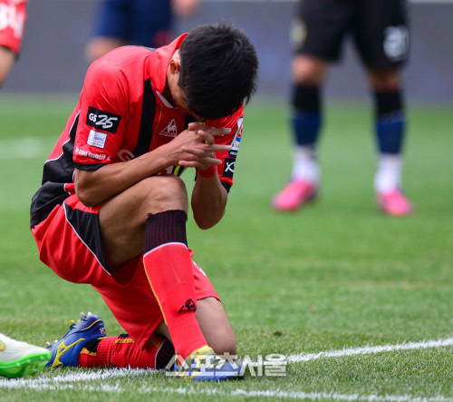 [SS포토]인천-서울FC 박주영, '기도를 들어 주셔서...'