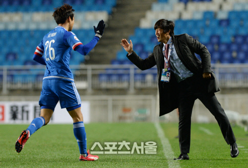 [SS포토] 수원 삼성 서정원 감독, 염기훈 골에 아빠 미소!
