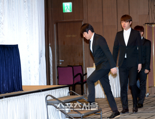 150428 장동민과 옹달샘 기자회견-05