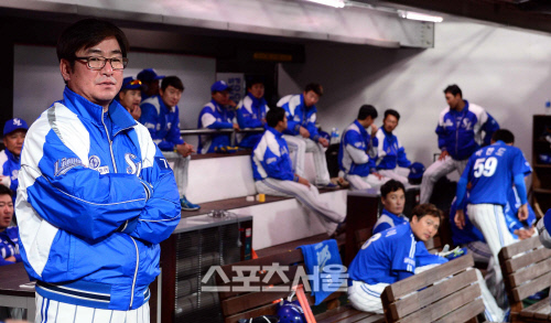 [SS포토]삼성-KT 우천취소 류중일감독, 비는 오는데....