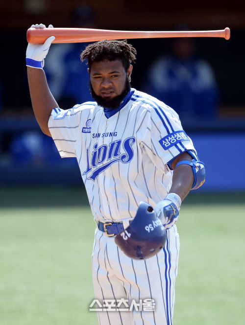 [SS포토]삼성 나바로, 수염도 길렀는데 삼진이네