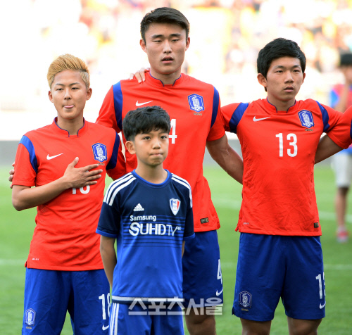 [SS포토]이승우, 형들과 같이 섰더니 키 차이가