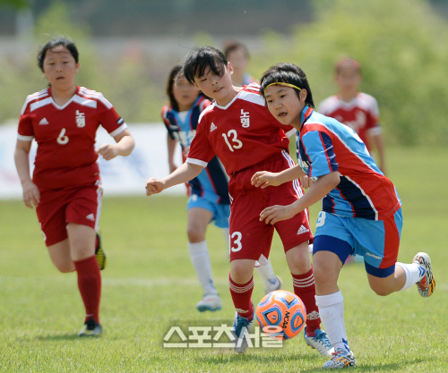 [SS포토] 성덕초 양진영, 가벼운 몸놀림 (여왕기)
