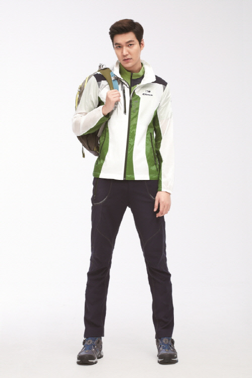 아이더 지젤 재킷 모델컷 (1)