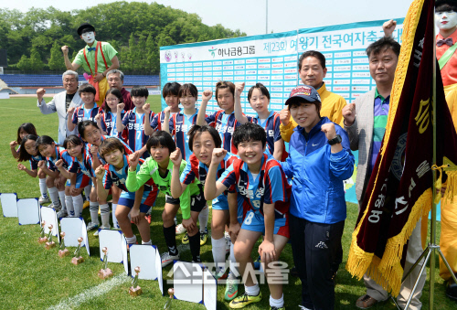 [SS포토]강원 성덕초, 우승의 기쁨은 언제나 즐거워