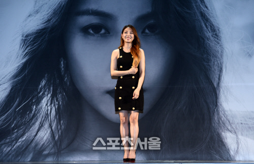 [SS포토]작사 작곡에 프로듀싱까지 가수 보아, 8집 'Kiss My Lips'