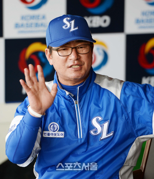 [SS포토]삼성 류중일 감독, 5명의 선발이 완벽할 수는 없어