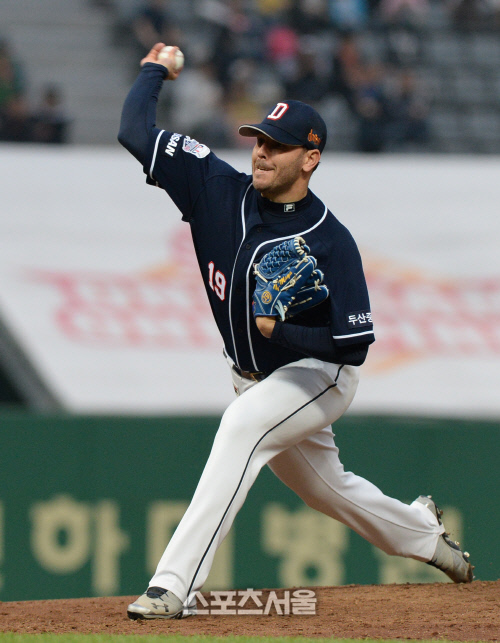 [SS포토] 두산 마야, SK 에이스 김광현 잡는 역투!